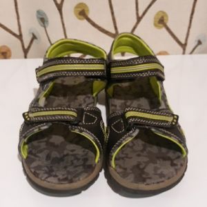 Boys size 3 sandals